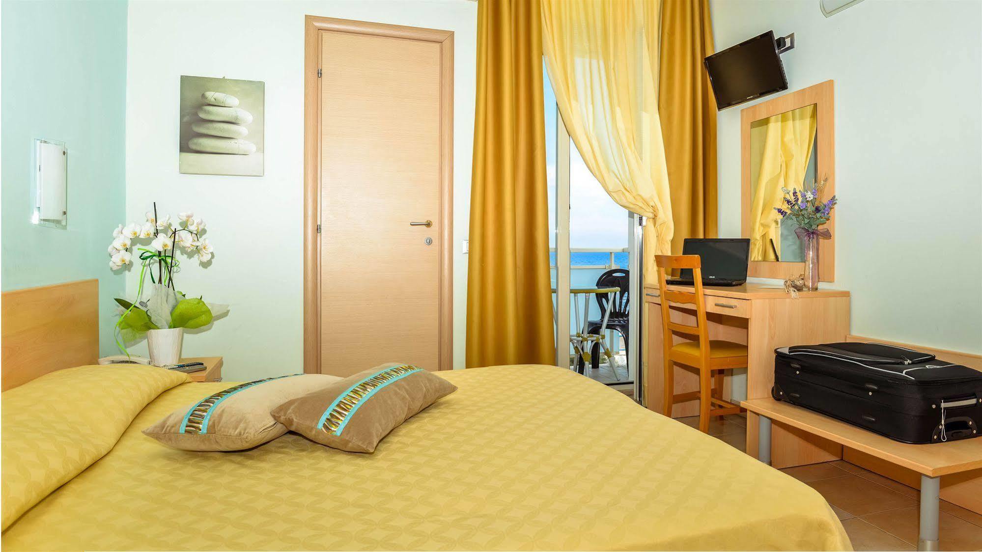 Hotel Caggiari سينِغاليا المظهر الخارجي الصورة